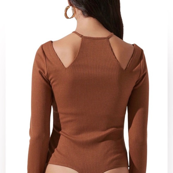 NEW -  ASTR The Label Brown Halter Neck Long Sleeve Cutout Bodysuit Size Small - Picture 4 of 10